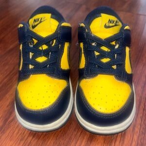 Nike Kids Yellow and Black Low-Top Sneakers